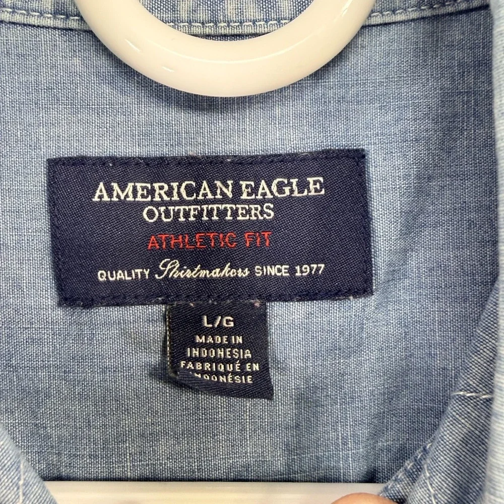 American Eagle Outfitters Shirt Mens Large Chambray Button Down Athletic Fit